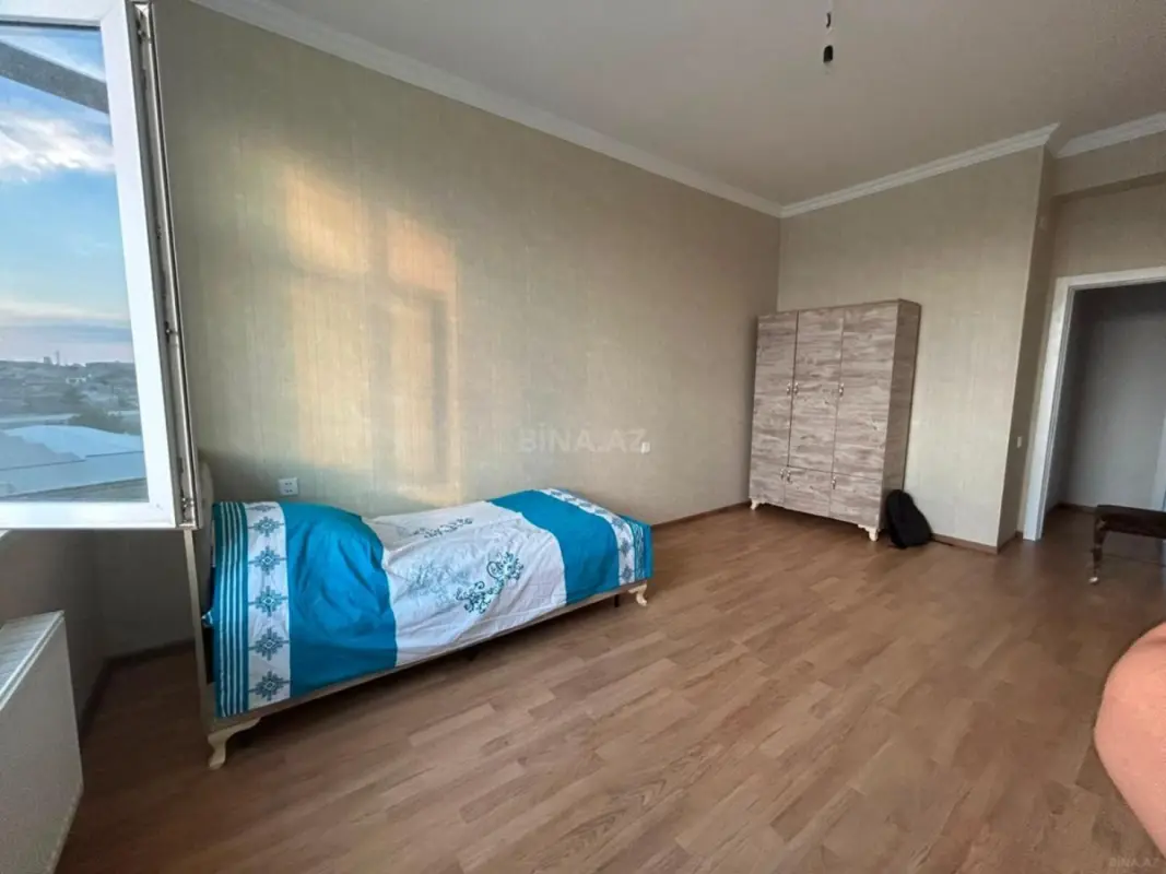 Kirayə verilir 4 otaqlı mənzil 137 m²
