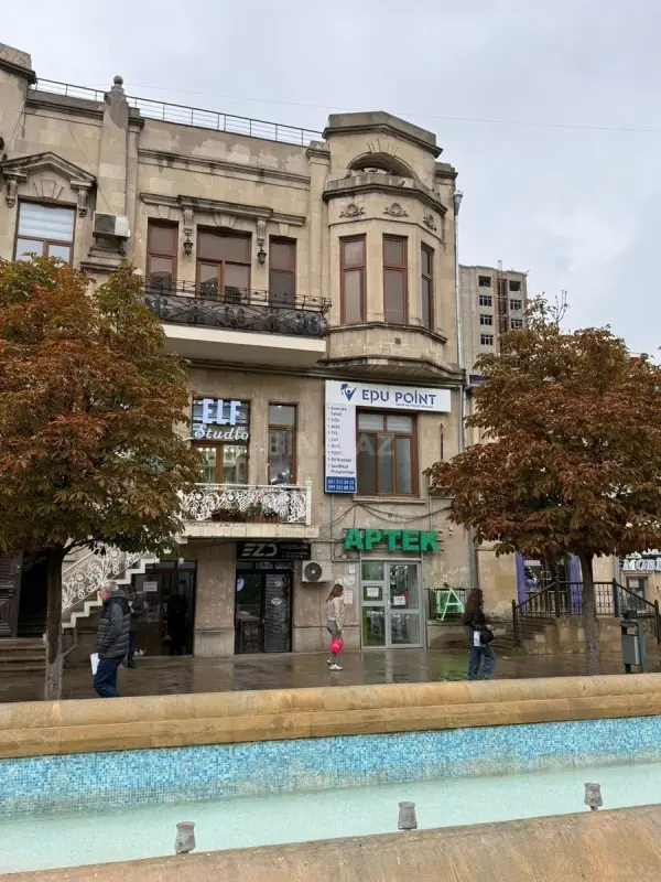 Kirayə verilir 3 otaqlı mənzil 150 m²