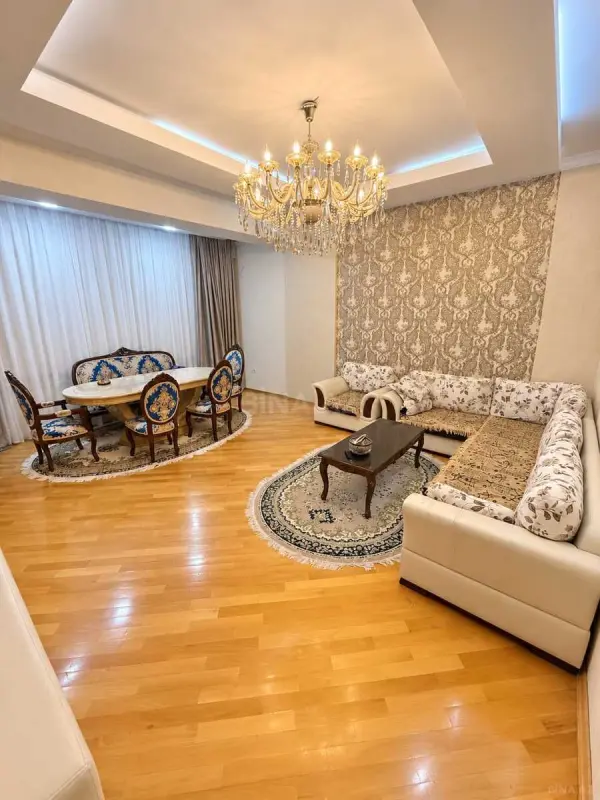 Satılır 3 otaqlı mənzil 135 m²