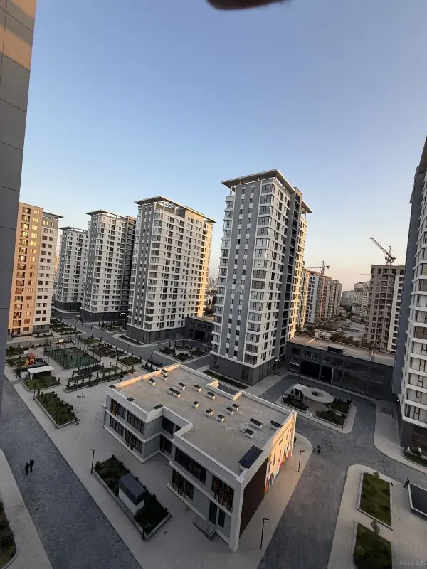 Satılır 4 otaqlı mənzil 190 m²