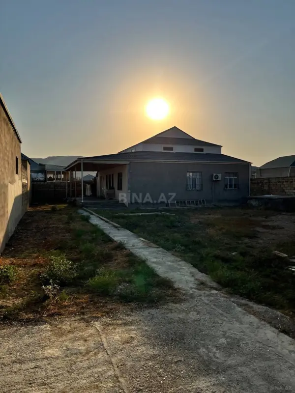 Satılır 5 otaqlı həyət evi 140 m²