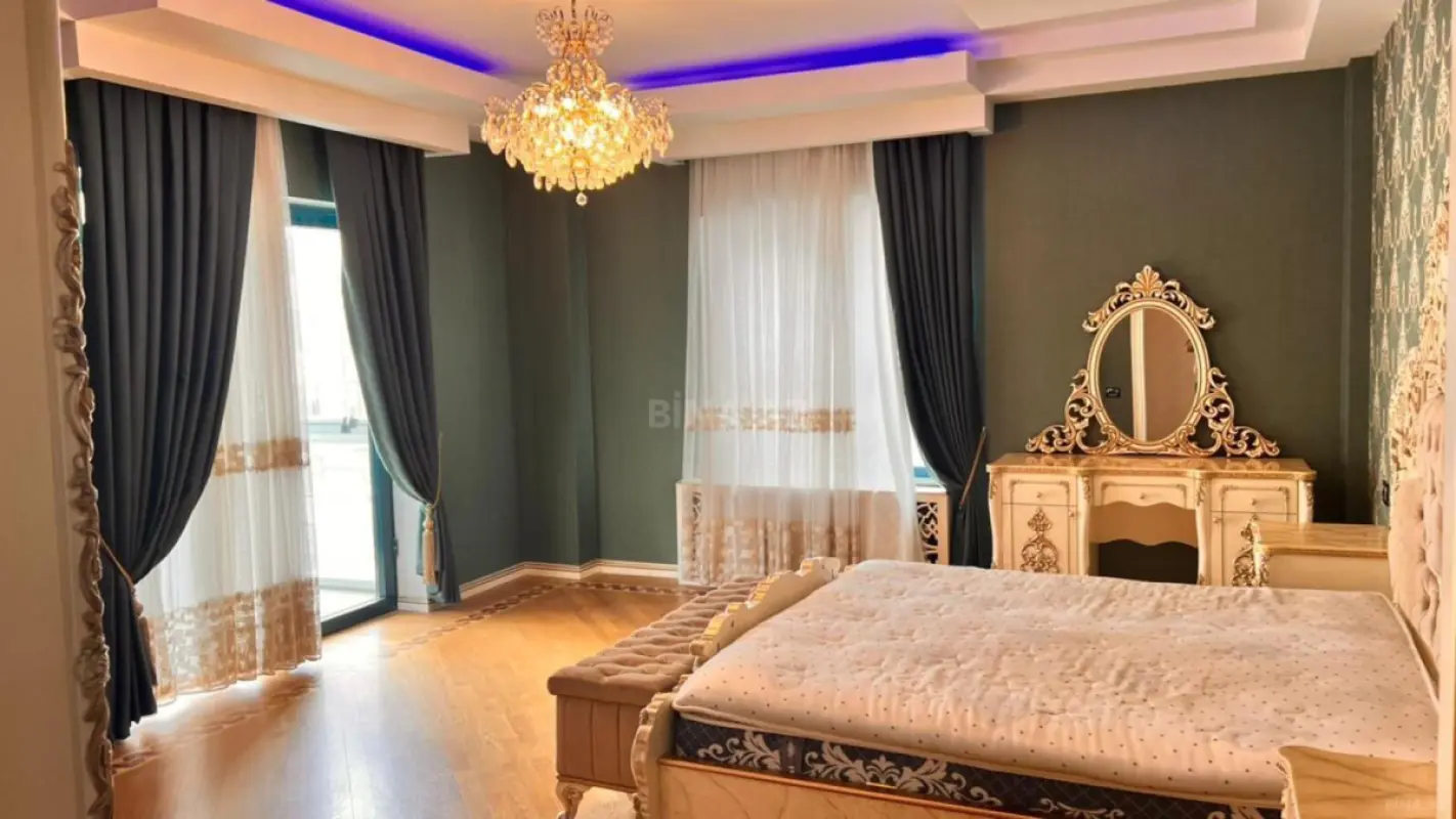 Satılır 3 otaqlı mənzil 170 m²