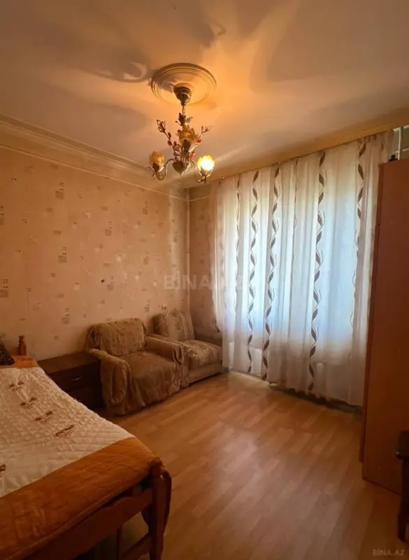 Satılır 5 otaqlı mənzil 120 m²