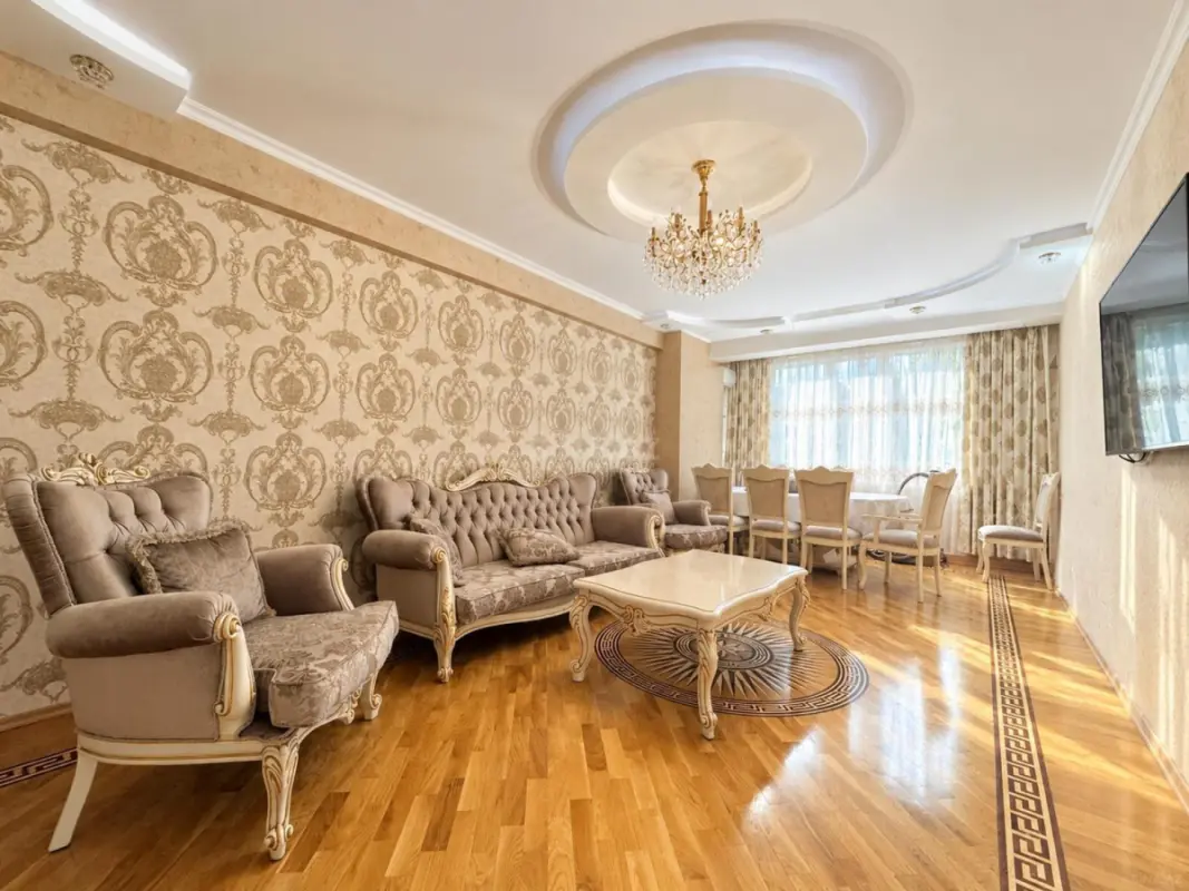 Satılır 3 otaqlı mənzil 130 m²