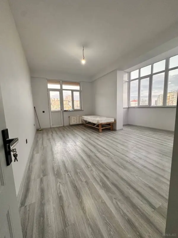 Satılır 3 otaqlı mənzil 105 m²