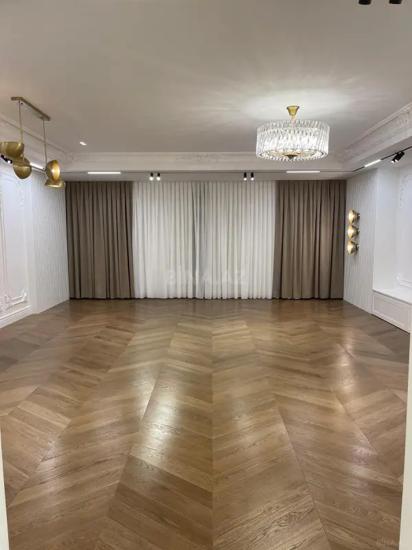 Kirayə verilir 3 otaqlı mənzil 130 m²