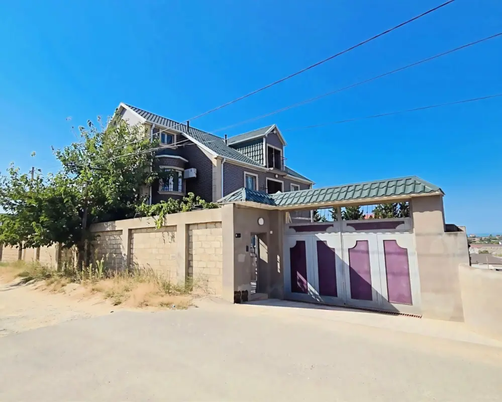 Satılır 8 otaqlı həyət evi 440 m²