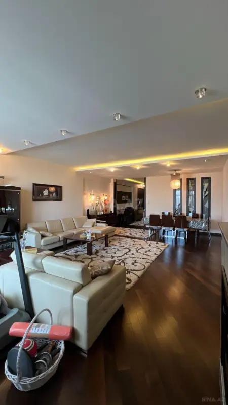 Satılır 4 otaqlı mənzil 185 m²
