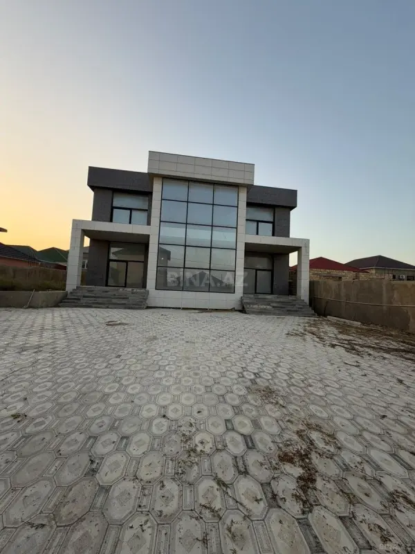 Satılır 7 otaqlı həyət evi 550 m²