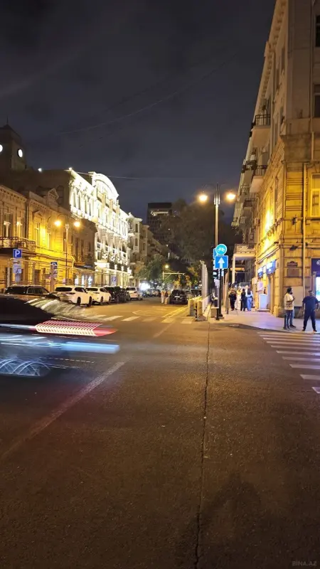 Satılır obyekt 184 m²