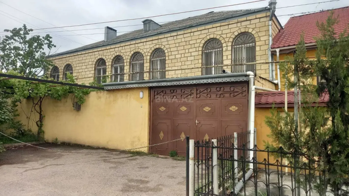 Satılır 5 otaqlı həyət evi 220 m²