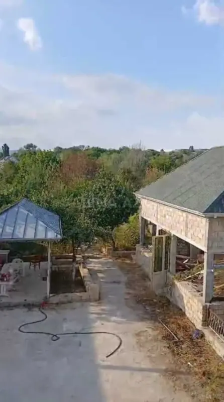 Satılır həyət evi 240 m²