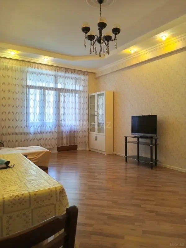 Kirayə verilir 2 otaqlı mənzil 101 m²