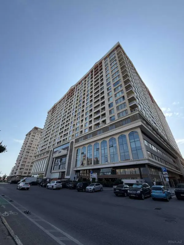 Kirayə verilir 4 otaqlı mənzil 140 m²