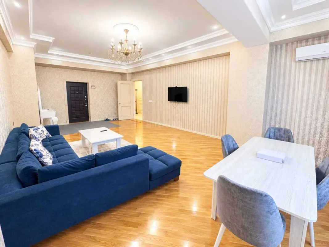 Kirayə verilir 2 otaqlı mənzil 110 m²