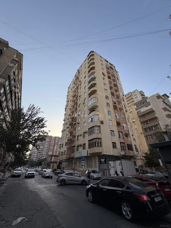 Satılır 4 otaqlı mənzil 155 m²