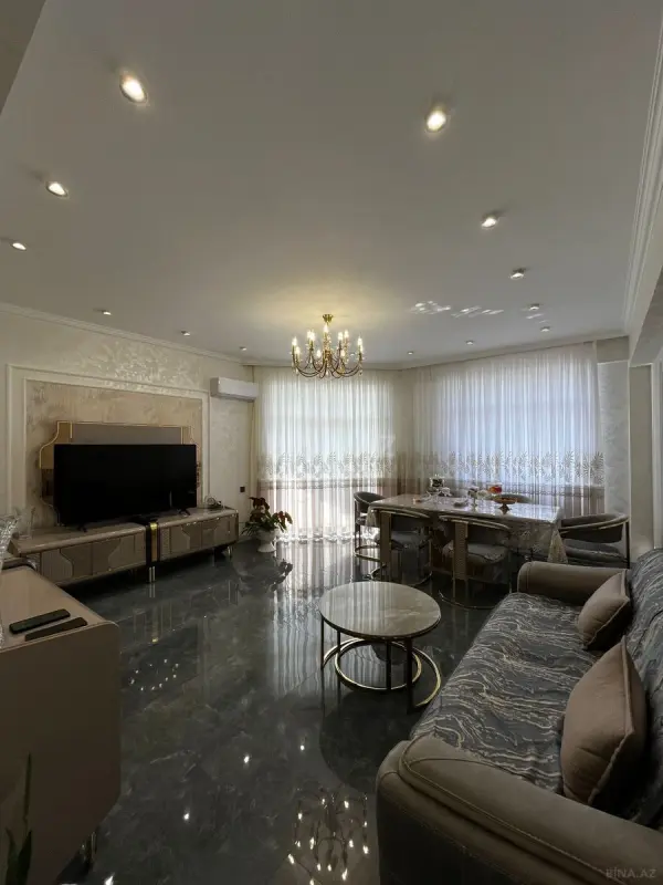 Satılır 4 otaqlı mənzil 170 m²