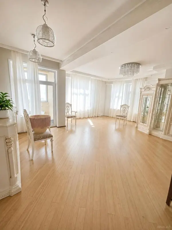 Satılır 3 otaqlı mənzil 140 m²
