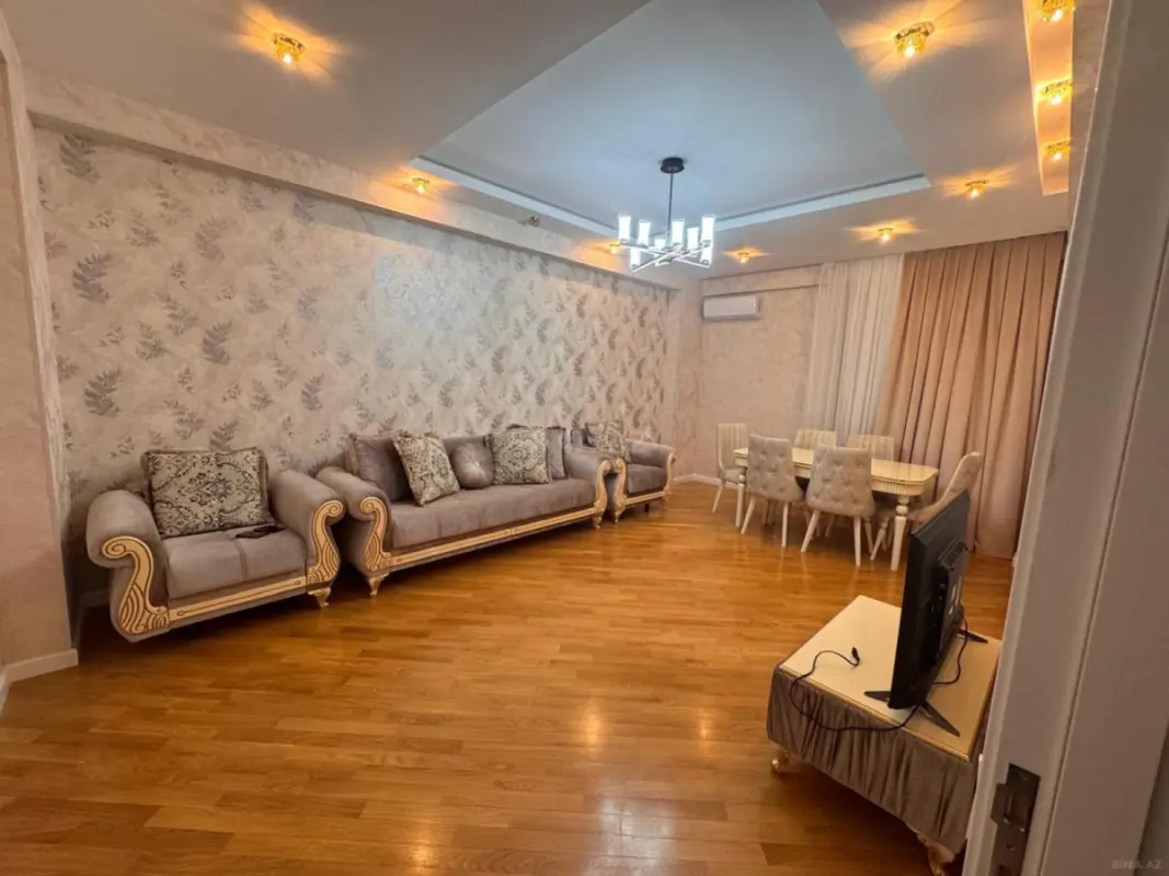Kirayə verilir 2 otaqlı mənzil 105 m²