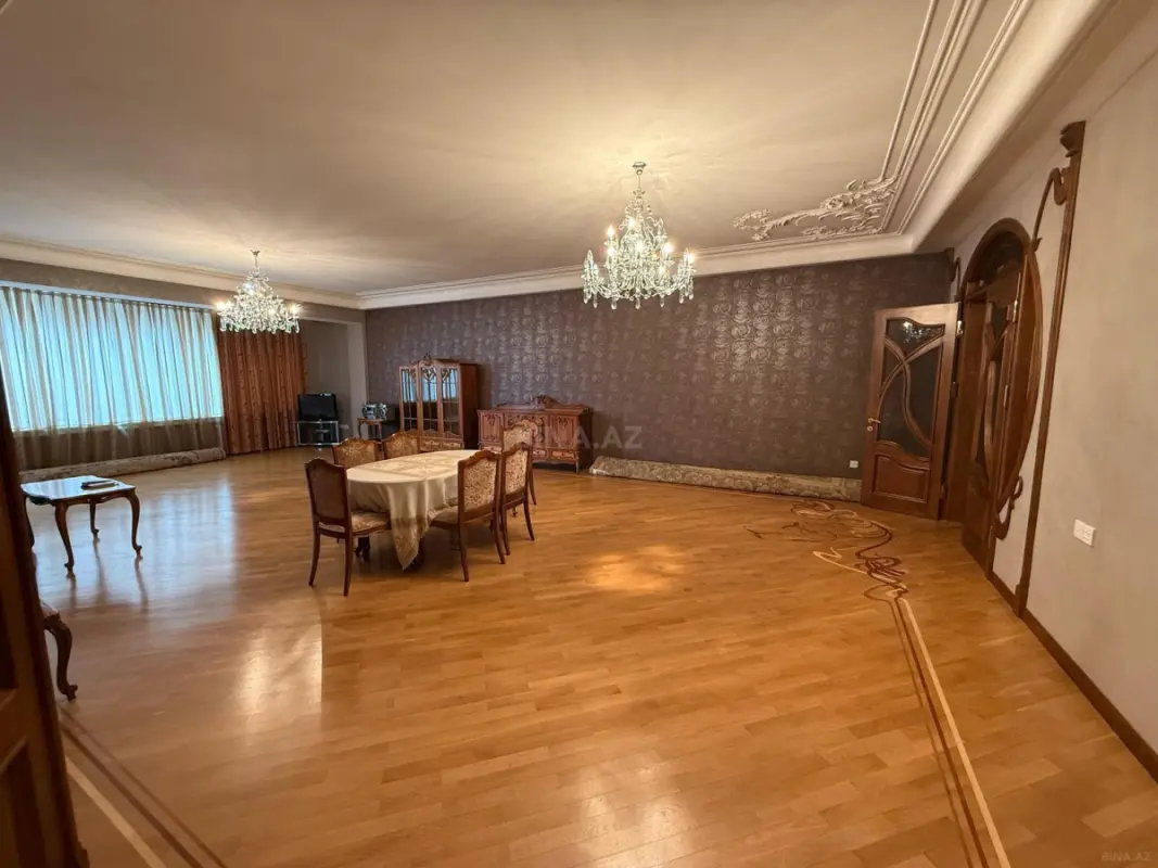 Kirayə verilir 5 otaqlı mənzil 260 m²