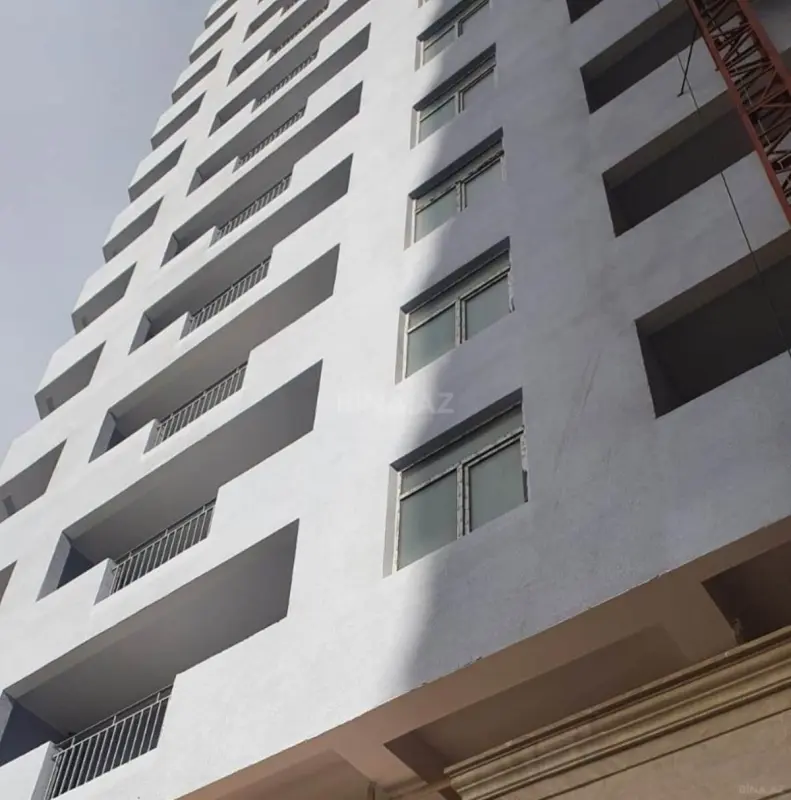 Satılır 4 otaqlı mənzil 203 m²