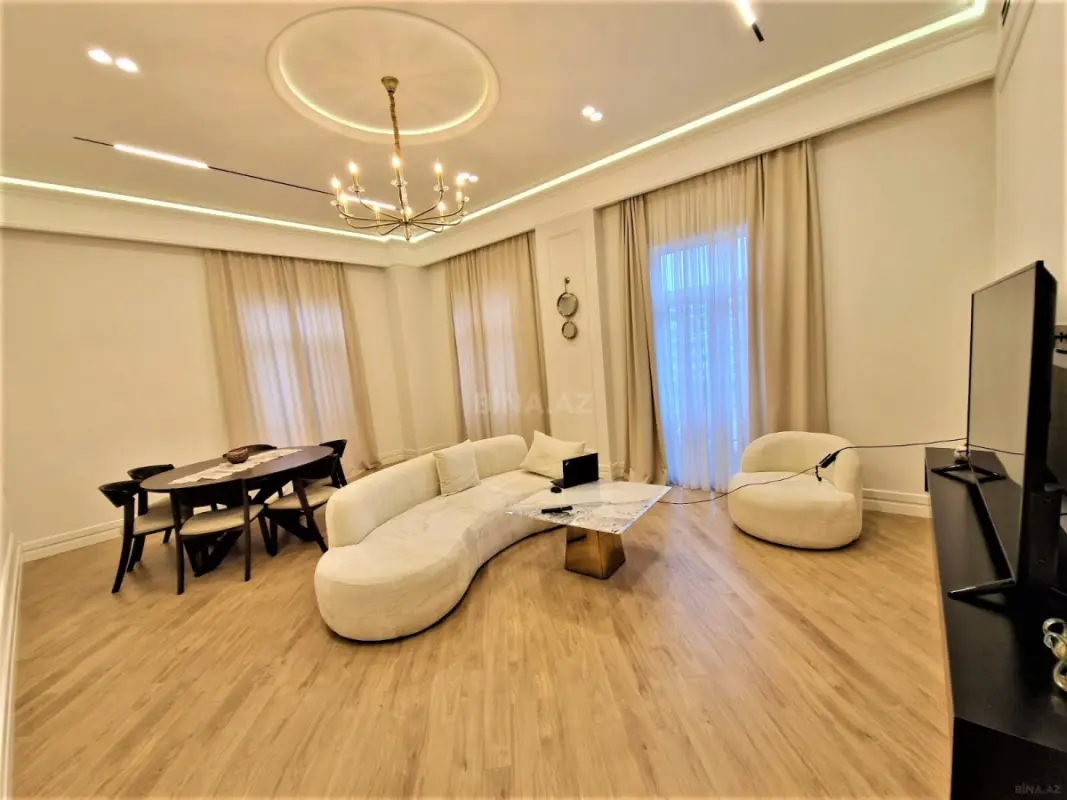 Kirayə verilir 5 otaqlı mənzil 210 m²