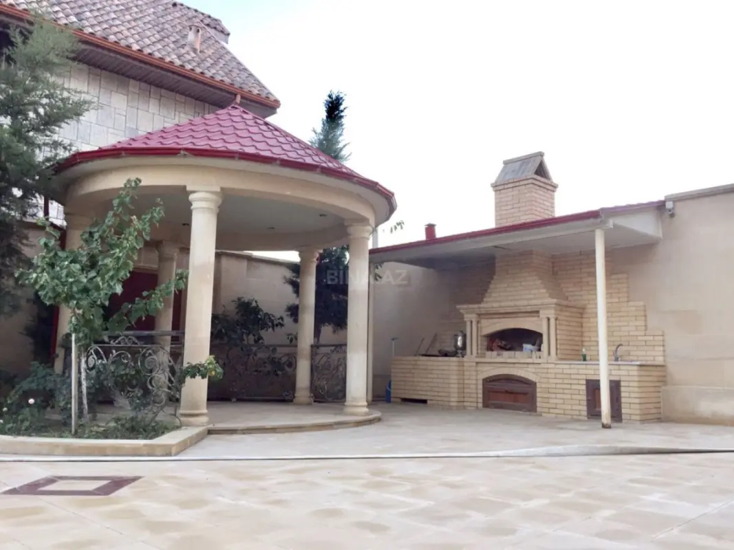Satılır 5 otaqlı həyət evi 1000 m²