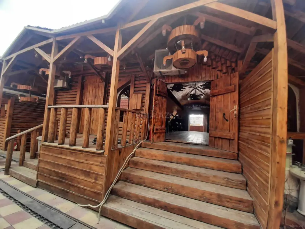 Satılır obyekt 596 m²