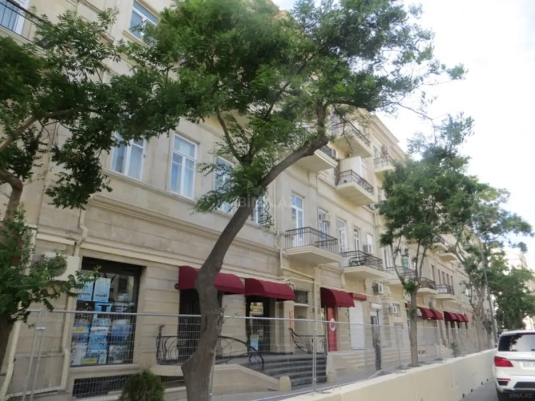 Satılır 3 otaqlı mənzil 115 m²