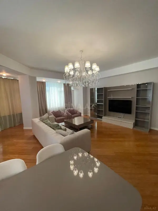 Kirayə verilir 3 otaqlı mənzil 155 m²