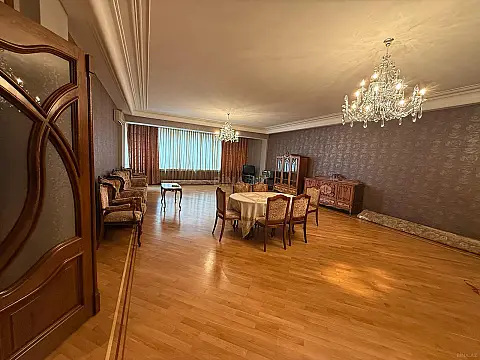 Kirayə verilir 4 otaqlı mənzil 260 m² — Bakı 4 otaq 260.00 m²