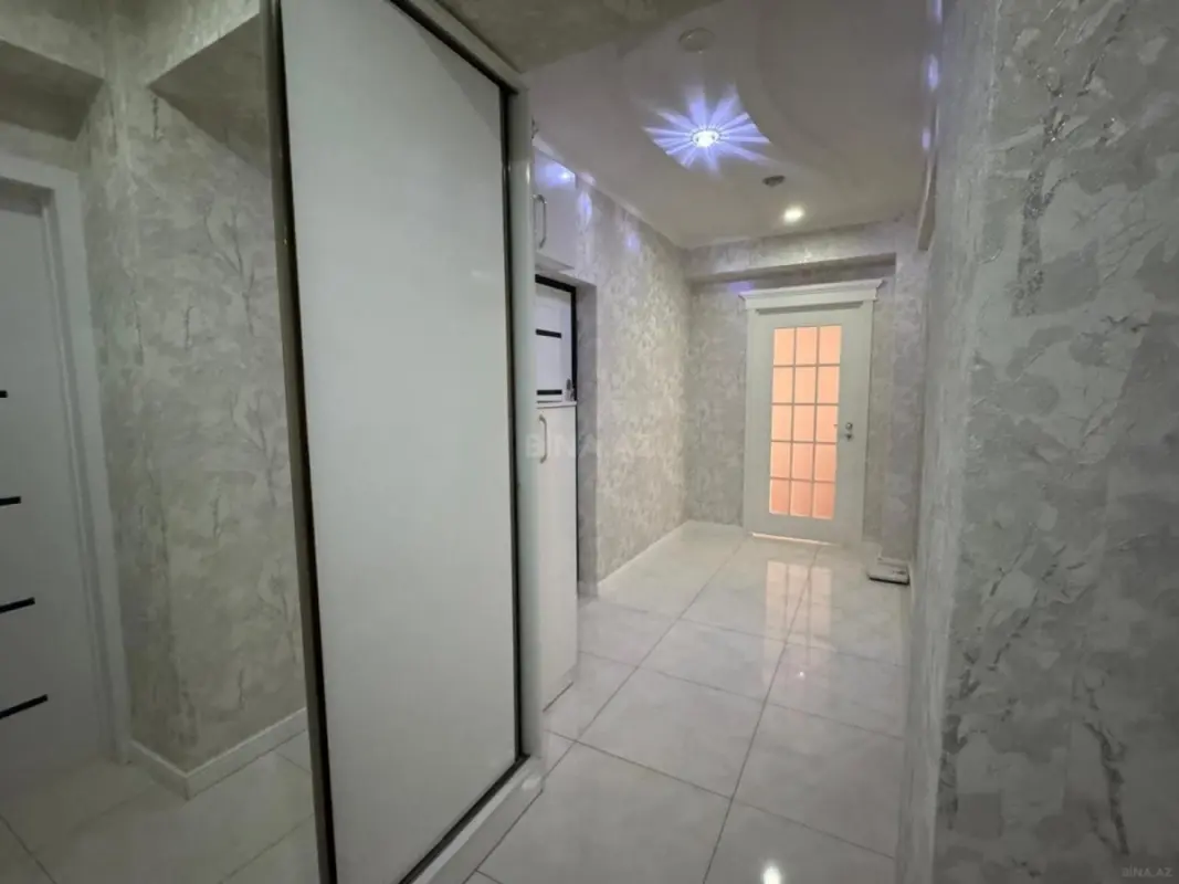 Satılır 3 otaqlı mənzil 135 m²