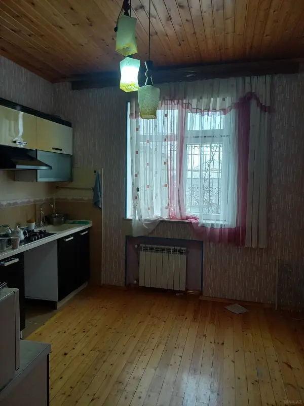 Satılır 9 otaqlı həyət evi 215 m²