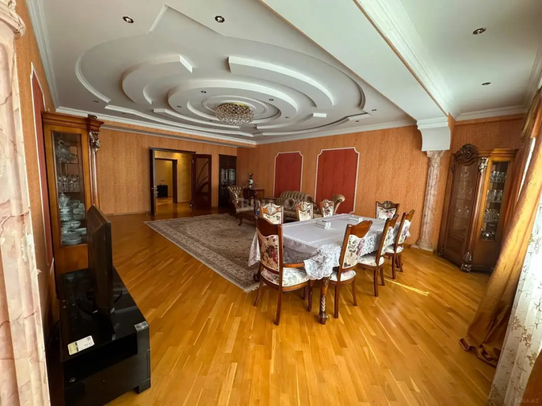 Kirayə verilir 4 otaqlı mənzil 240 m²