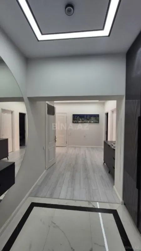 Satılır 3 otaqlı mənzil 155 m²