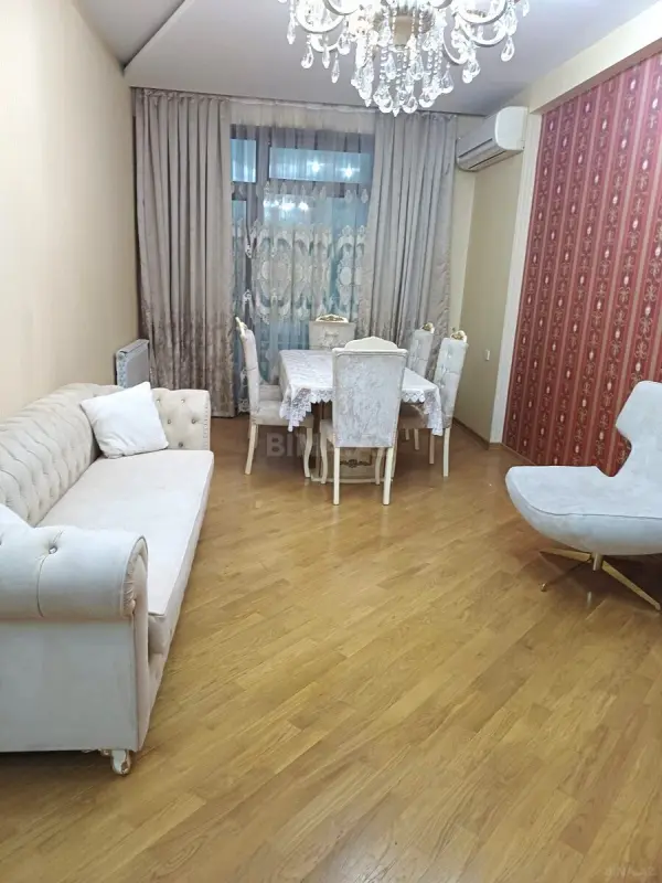 Kirayə verilir 3 otaqlı mənzil 160 m²
