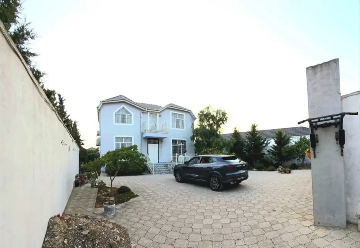 Satılır 6 otaqlı həyət evi 200 m²