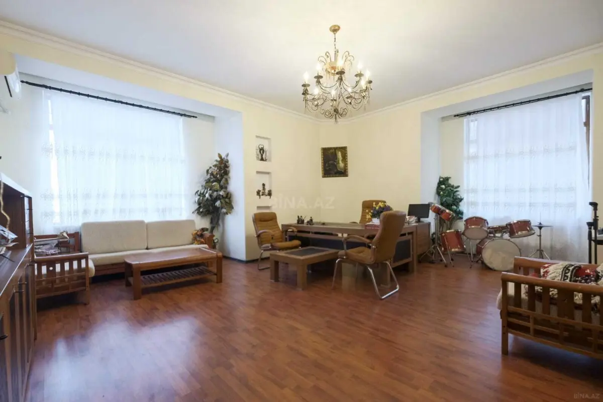 Satılır 7 otaqlı ofis 167 m²
