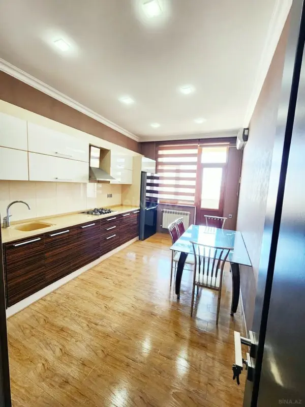 Kirayə verilir 3 otaqlı mənzil 130 m²