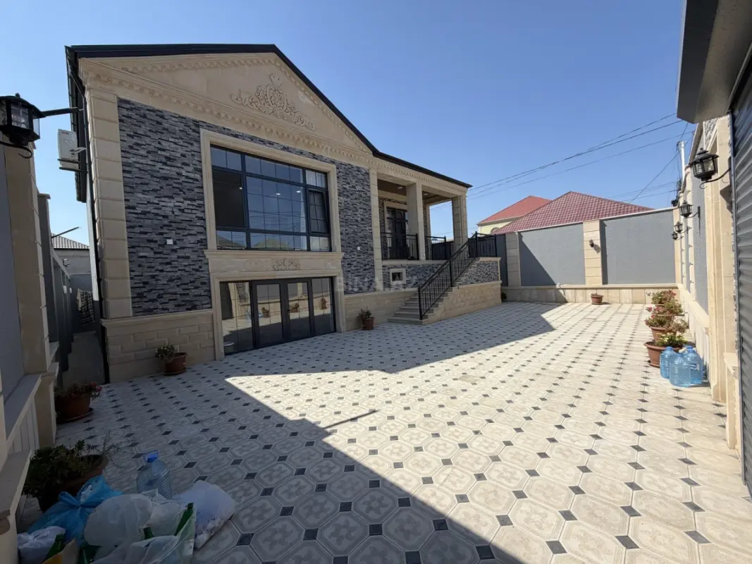 Satılır 8 otaqlı həyət evi 210 m²