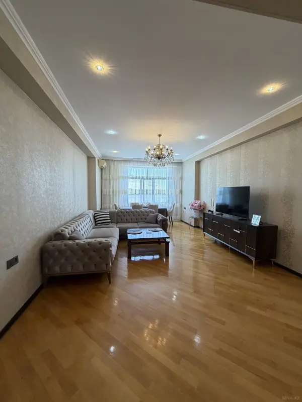 Satılır 3 otaqlı mənzil 107 m²