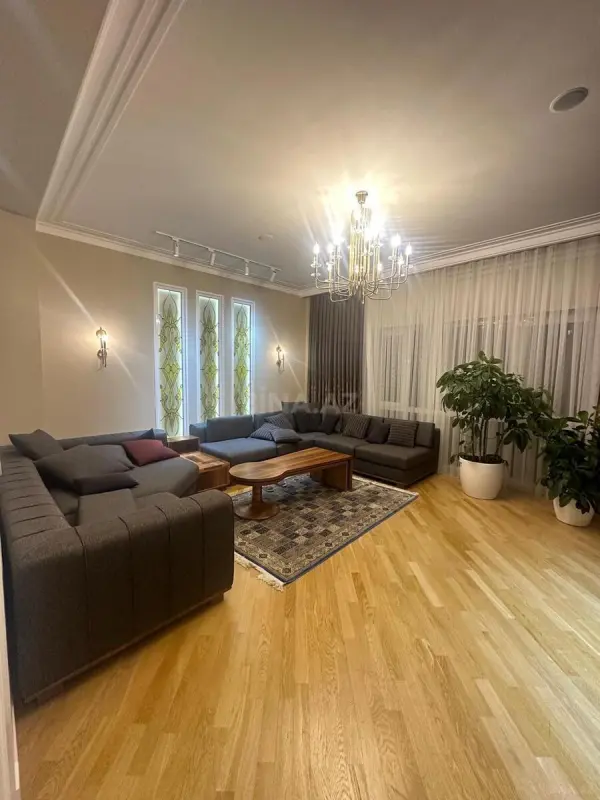 Kirayə verilir 3 otaqlı mənzil 160 m²