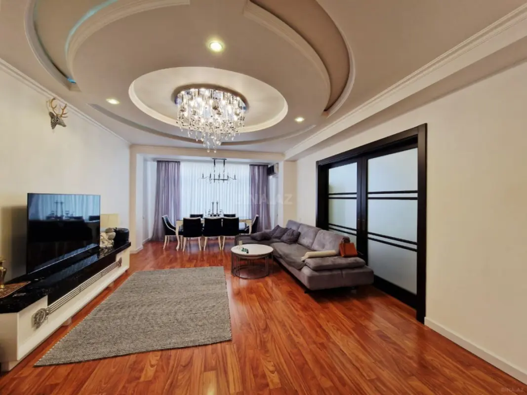 Satılır 3 otaqlı mənzil 137 m²