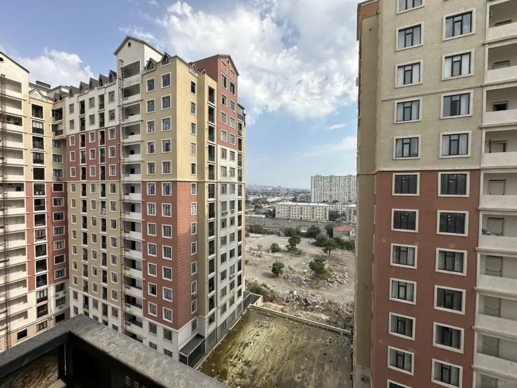 Satılır 3 otaqlı mənzil 138 m²