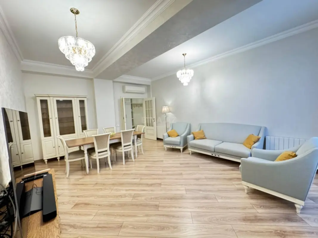 Kirayə verilir 4 otaqlı mənzil 160 m²