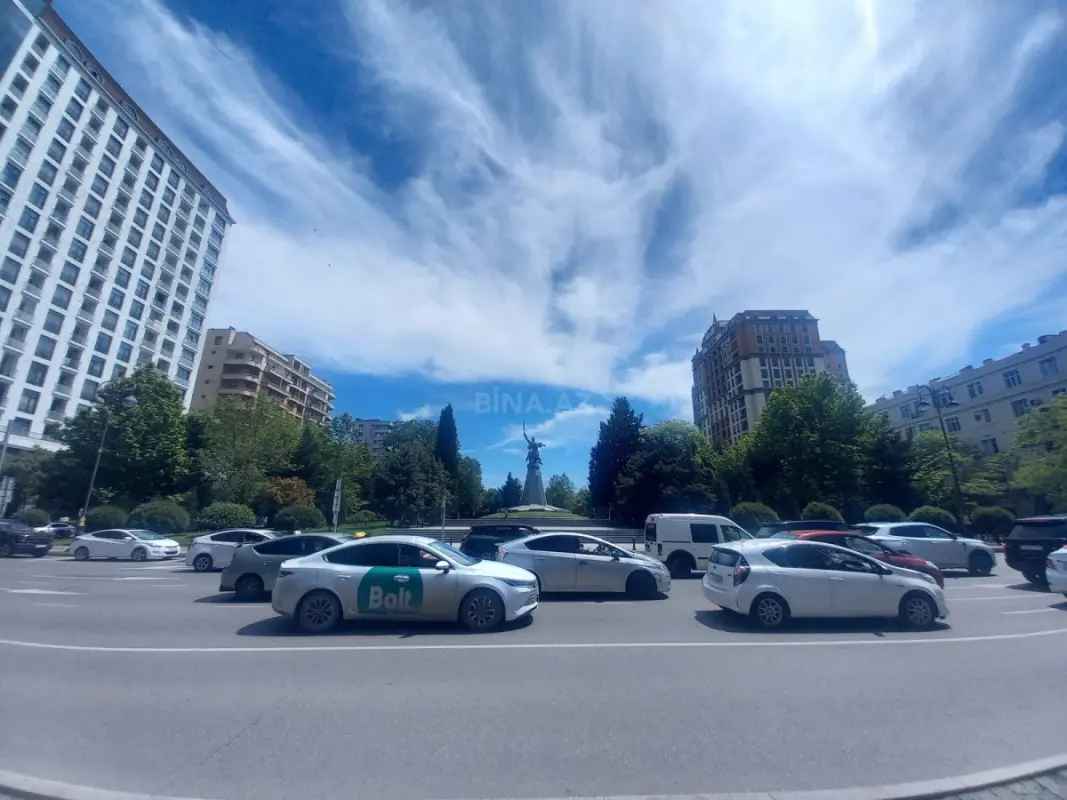 Kirayə verilir 3 otaqlı mənzil 156 m²