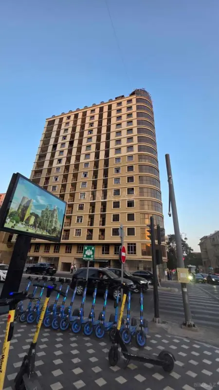 Satılır 3 otaqlı mənzil 158 m²