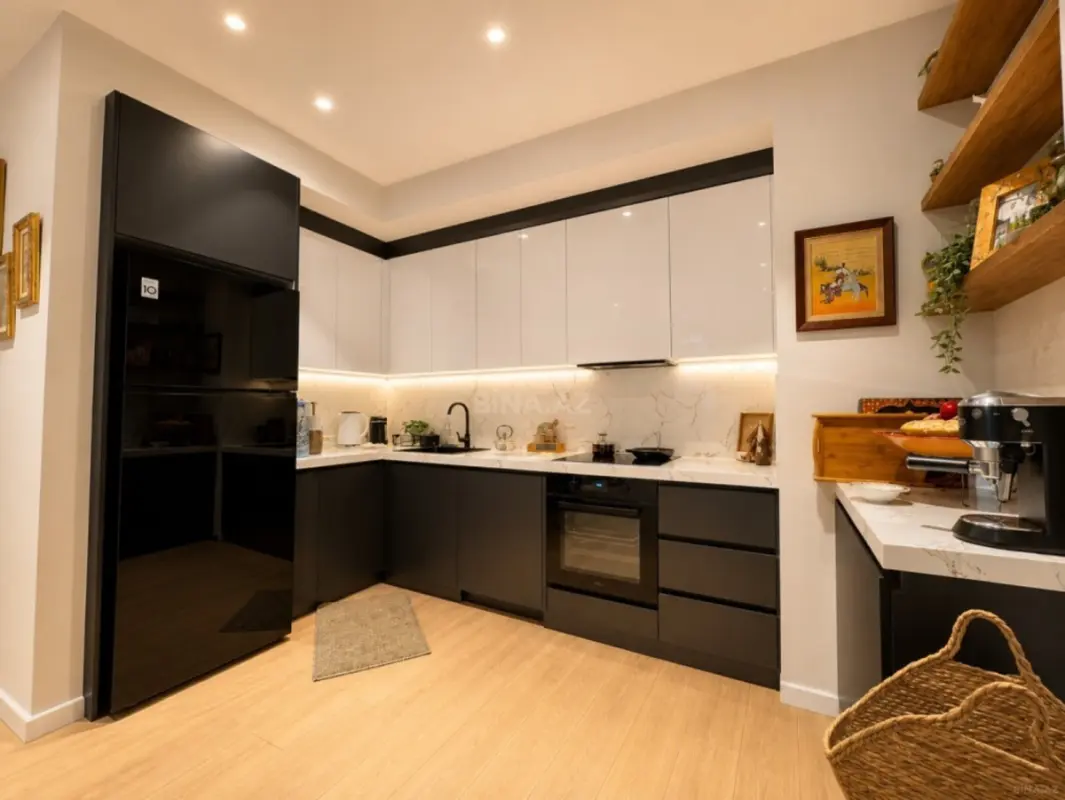 Satılır 2 otaqlı mənzil 104 m²