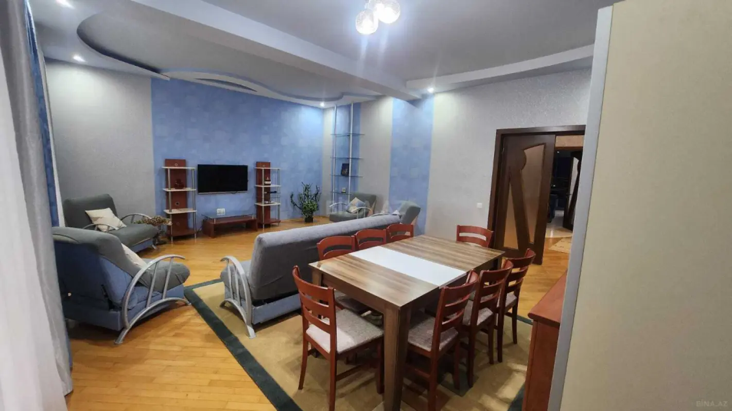 Kirayə verilir 5 otaqlı mənzil 210 m²