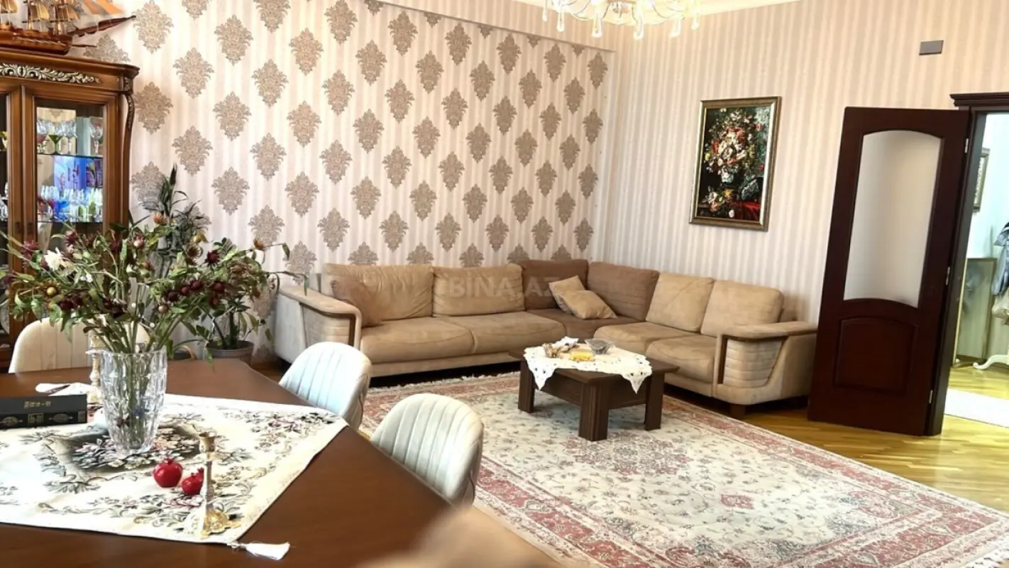Kirayə verilir 3 otaqlı mənzil 150 m²